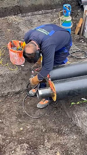 Schweissarbeiten Fernwämebau Steinel Areal Holzenergie Einsiedeln 